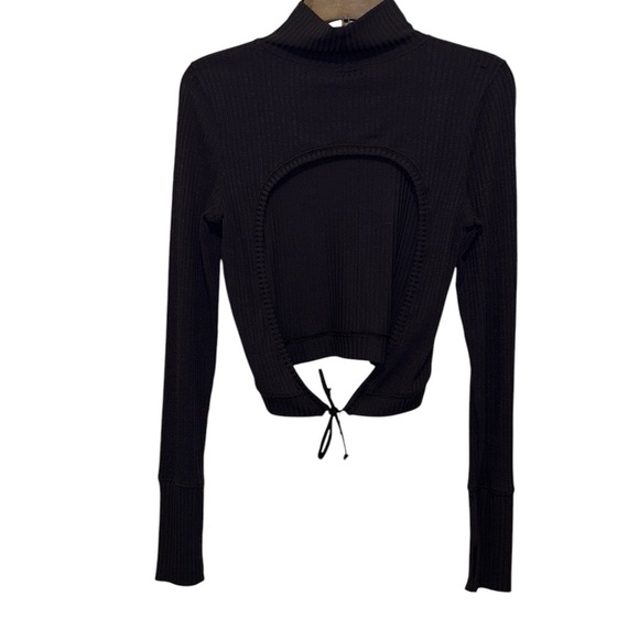 Free People movement Can’t handle this long sleeve crop - Picture 8 of 8